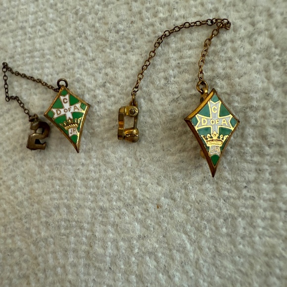Antique Jr. Catholic Daughters of the Americas 2 & 3 year pins - Picture 1 of 8
